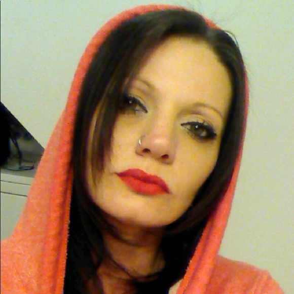 Meet your Posher, Christine - Picture 1 of 1